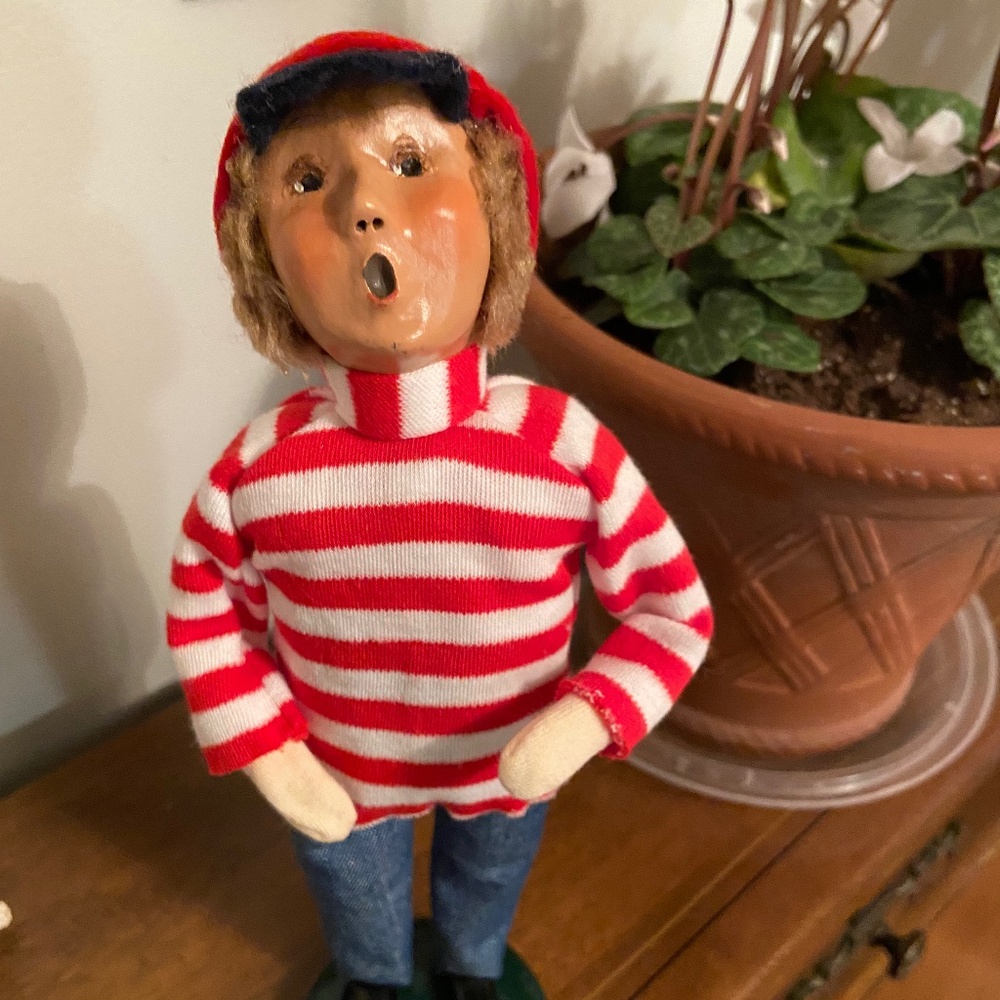 Byers Choice Ltd Caroler